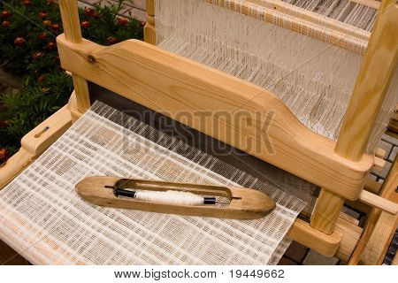 	Loom mit threads