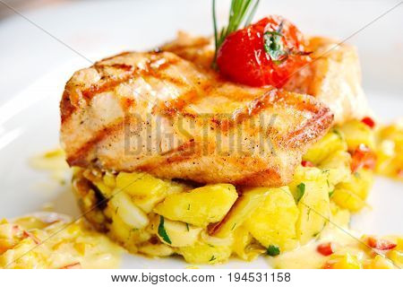 Grilled salmon closeup with potetos and green onions