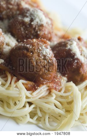 Köfte ve spagetti klasik