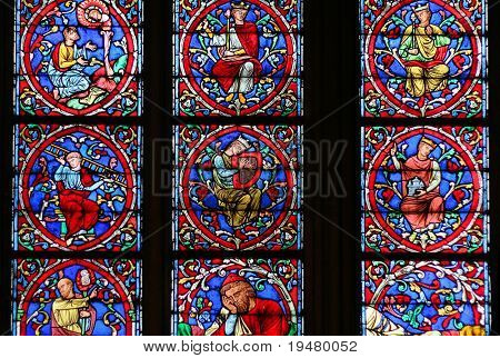 Farvet glas vindue i Notre Dame de Paris