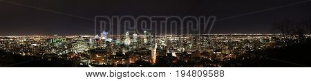 Vue sur Montréal de Nuit (Quebec - Canada)