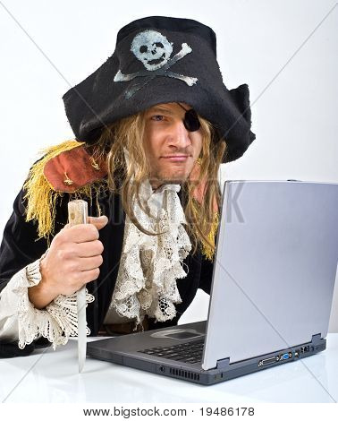 pirátské útoky nožem přenosný počítač