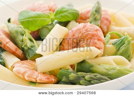 Rigatoni ze szparagami i krewetkami