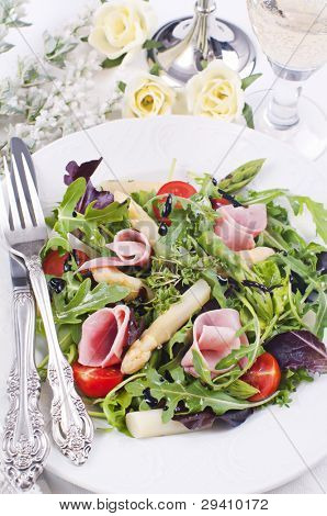 Mix roket ve kuşkonmaz salatası