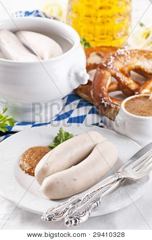 Oktoberfest kahvaltı beyaz sosis ve simit