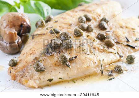 Fiskefilet i hvidvinssauce