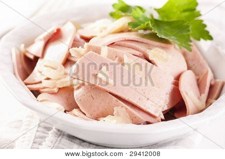 Insalata di salsiccia bavarese