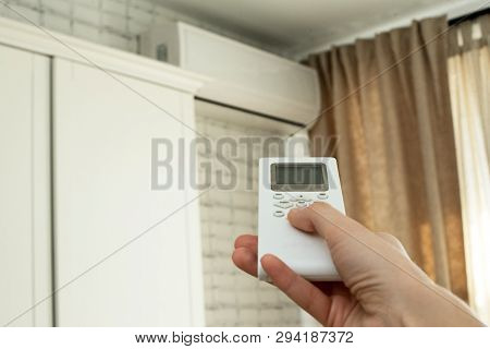 Air Conditioning, Temperature Control With Remote Control, Cooling