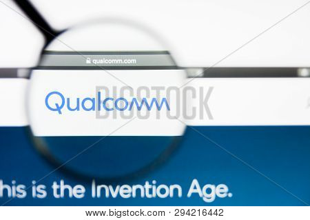 Los Angeles, California, Usa - 8 April 2019: Illustrative Editorial Of Qualcomm Website Homepage. Qu