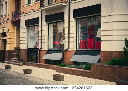 Fashion Store, Modern Store Signboard Layout. Vetrina