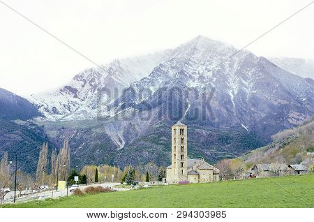 Picturesque Town In A Vall De Boí,  Catalan Pyrenees, Spain. Romanesque Church And Snow Mountains On