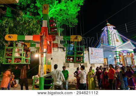 Howrah,west Bengal,india -april 15th, 2018 : Children Are Riding On Nagordola- A Traditional Amuseme