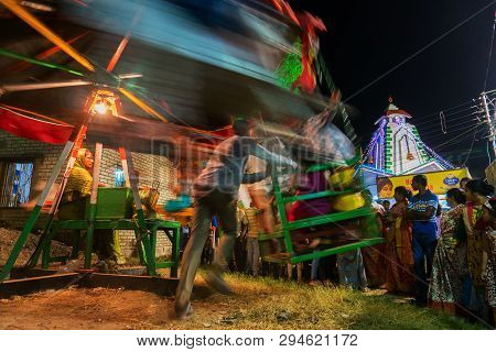Howrah,west Bengal,india -april 15th, 2018 : Person Pushing Riding Children On Nagordola- A Traditio