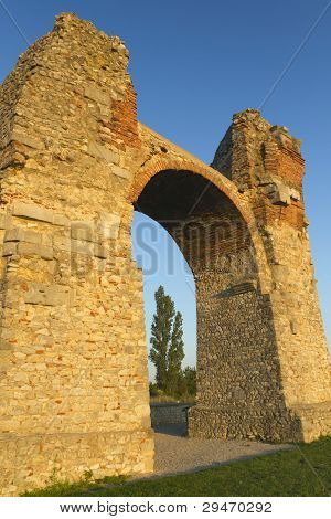 Alte römische Tor (Heidentor) in Österreich