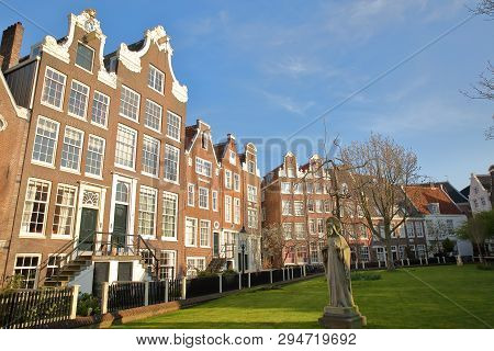 Amsterdam, Netherlands - April 05, 2019: The Internal Courtyard Of Begijnhof, One Of The Oldest Hofj