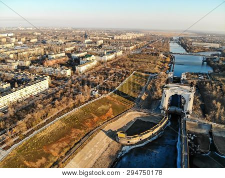 Volgograd. Volga-don Shipping Canal. Arch 1st Gateway. 