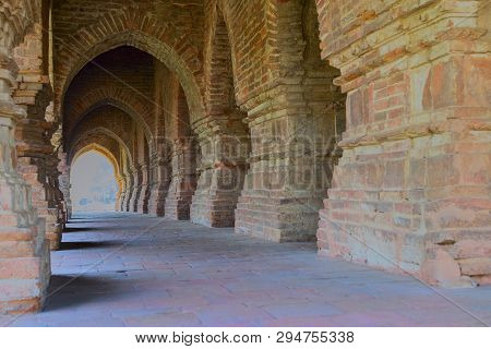 Arches Of Rasmancha, Oldest Brick Temple Of India -tourist Attraction In Bishnupur, West Bengal, Ind