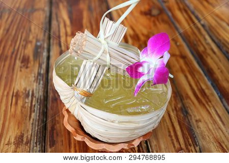 Chilled Thai Eastern Style Sweet And Sour Calamansi Citrus Juice Served On Wooden Table