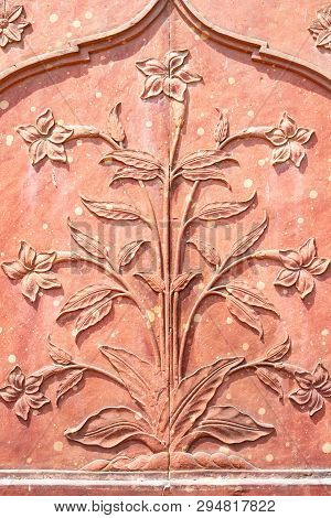 India, Delhi, Mar 30 2019 - Detail, Islamic Bas Relief Decoration On Red Sandstone Of Entry Gate, La