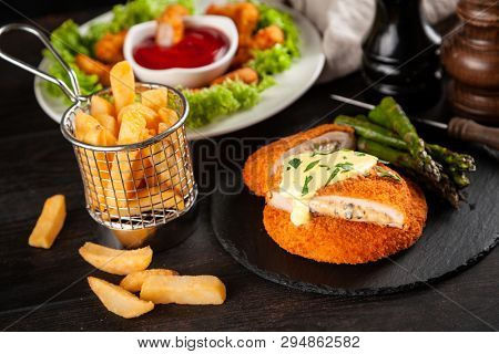 Cordon bleu and chicken nuggets