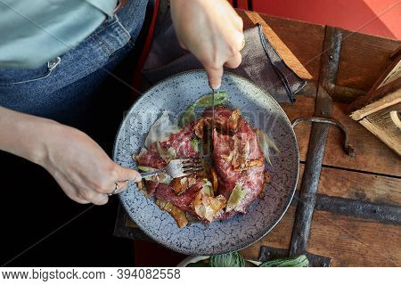 A Female Hand Is Preparing A Vegetable Salad With Beef Roast Beef. A Plate Of Salad With Beef Roast 