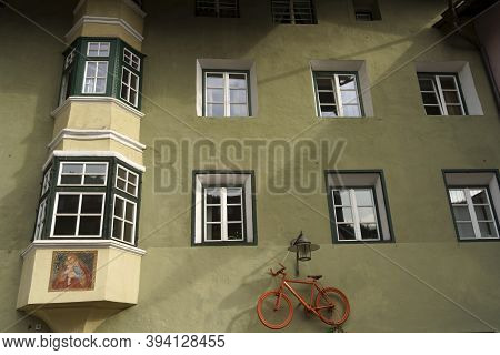 Chiusa, Or Klausen, Bolzano Province, Trentino Alto Adige, Italy: Historic City. Old House With Hamg