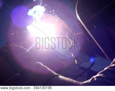 Close-up Electric Arc Welding Using An Electrode