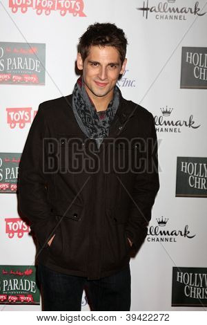 LOS ANGELES - 25 NOV: Jean-Luc Bilodeau anländer till 2012 Hollywood jul paraden i Hollywood