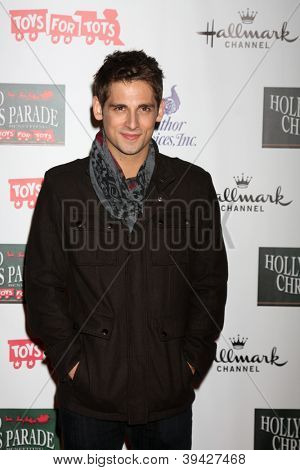 LOS ANGELES - 25 NOV: Jean-Luc Bilodeau anländer till 2012 Hollywood jul paraden i Hollywood