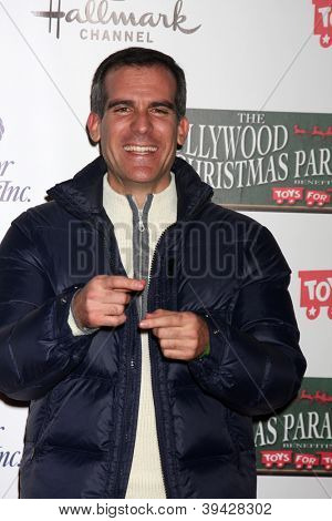 LOS ANGELES - NOV 25:  Gil Garcetti arrives at the 2012 Hollywood Christmas Parade at Hollywood & Highland on November 25, 2012 in Los Angeles, CA