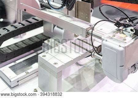 High Technology Accuracy And Modern Automatic Picking By Vacuum Or Suction For Assembly Automotive E