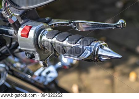 Motorcycle Handlebar Chromed Grips With Black Rubber. Throttle Assist Bar Ends For Hand Grips.