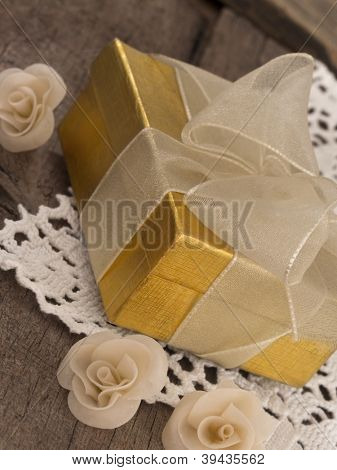 regalo Golden box int la disposizione vintage