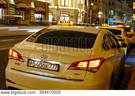 Taxi Cars For Delivery Of Tourists In The City Center Of Moscow. Taxi Stand Waiting For Tourists On 