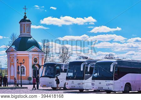 Radonezh, Sergiev Posad \ Russia - 05 07 2019: Tour Buses In Sergiev Posad, Near The Monument To Ser
