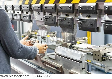 Close Up Teeth Of The Semi Automatic Hydraulic Bending Machine And The Technician's Hands Catch The 