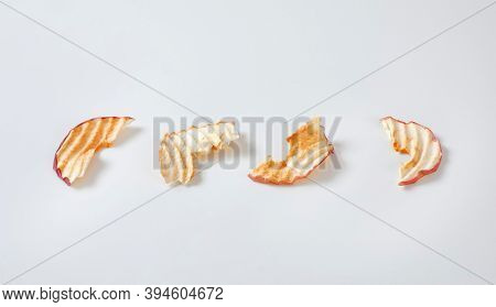 Dried apple slices (apple chips) in a row