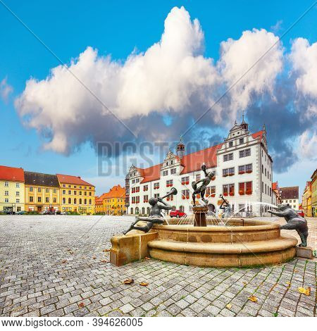 Splendid Autumn View Of Torgau Rathaus And Famous Fountain. Picturesque View Of Torgau Town On The B
