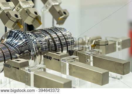 High Accuracy Cutting Tool And Workpiece Of Cnc Lathe Machine For Machining Process Manufacturing In
