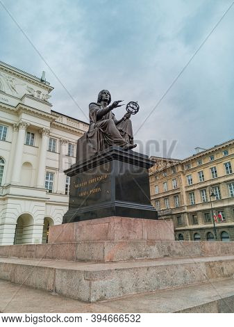 Warsaw November 9 2019 Statue Of Nicolaus Copernicus In Front Of Staszica Palace