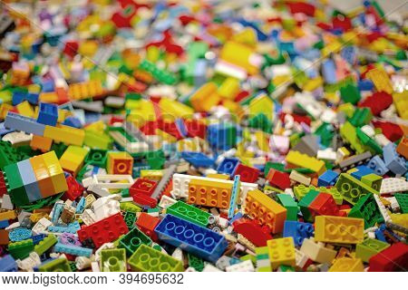 Colorful Plastic Block Toys Pazzle For Develop Imagination Of Kids.