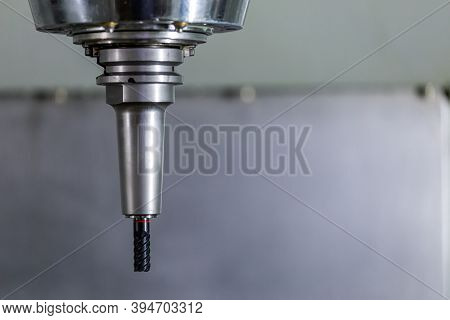 Carbide Mill In Slim Hydraulic Chuck In Vertical Cnc Milling Machine