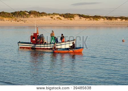 Pescadores vão ao mar