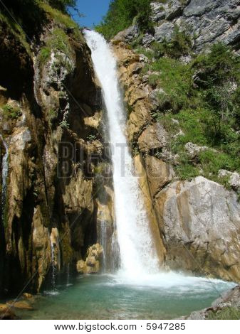 Tscheppaschlucht adlı büyük şelale