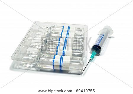 The set of ampoules with drug and syringe