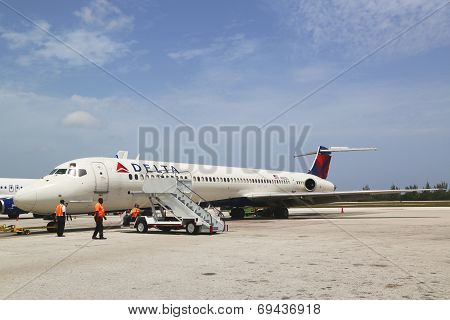 Delta Airlines McDonnell Douglas MD-80  at Owen Roberts International Airport at Grand Cayman
