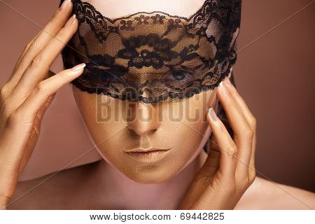 Beauty Woman With Art Fashion Gold Make Up