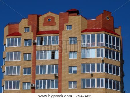 Les étages supérieurs du bâtiment de plusieurs étages