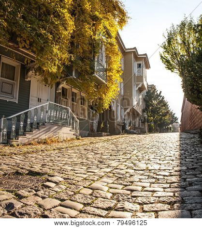 small street with historic houses in the Sultanahmet