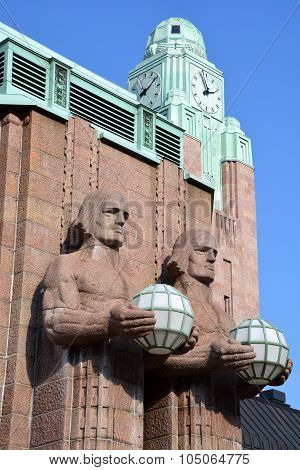 Statues holding the spherical lamps